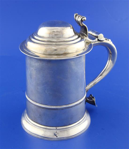 A George II silver tankard by William Williams I, 25.5 oz.